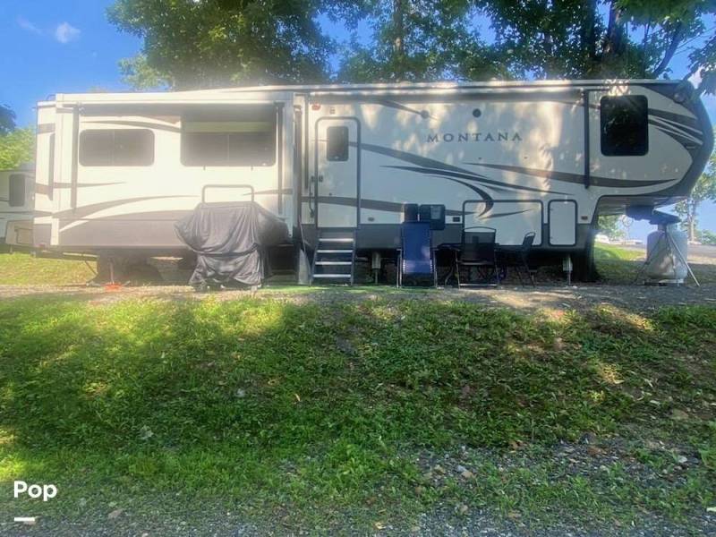2017 Keystone Montana 3720RL, $ 45,000