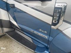 2022 Thor Motor Coach Magnitude SV34, $ 167,000