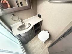 2021 Thor Motor Coach Miramar 35.2, $ 109,000