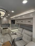 2023 American Coach American Tradition 37S, $ 333,000