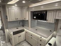 2023 American Coach American Tradition 37S, $ 333,000