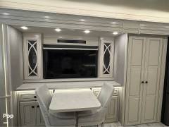 2023 American Coach American Tradition 37S, $ 333,000