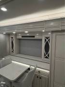 2023 American Coach American Tradition 37S, $ 333,000