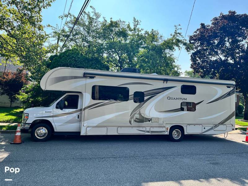 2016 Thor Motor Coach Quantum LF31, $ 49,999