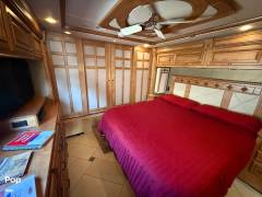 2013 Winnebago Tour 42GD, $ 129,900