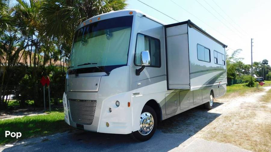 2018 Winnebago Sunstar LX 35F, $ 69,850