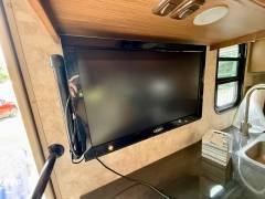 2014 Itasca Navion 24M, $ 66,700