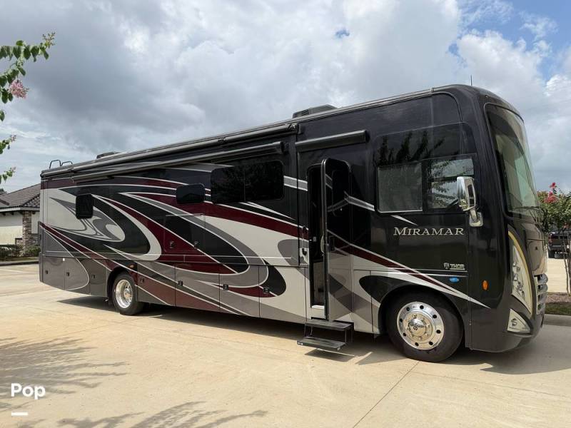 2022 Thor Motor Coach Miramar 35.2, $ 139,500