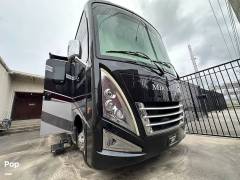2022 Thor Motor Coach Miramar 35.2, $ 139,500