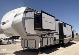 2022 Keystone Avalanche 390DS, $ 57,800