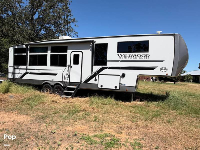 2025 Forest River Heritage Glen 320VIEW, $ 49,999