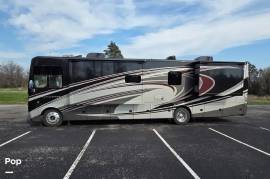 2015 Thor Motor Coach Challenger 37ND, $ 70,000