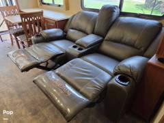 2015 Thor Motor Coach Challenger 37ND, $ 70,000