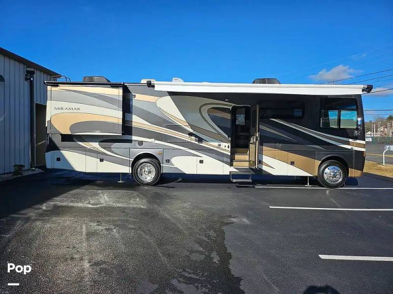 2016 Thor Motor Coach Miramar 34.3, $ 74,000