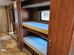 2016 Thor Motor Coach Miramar 34.3, $ 74,000