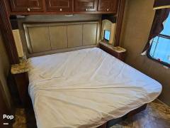 2016 Thor Motor Coach Miramar 34.3, $ 74,000