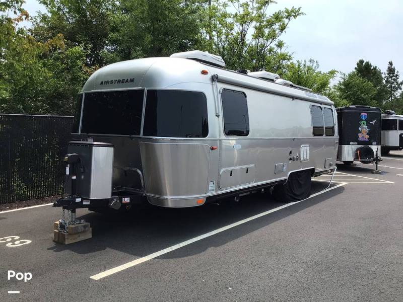 2021 Airstream Flying Cloud 27FB Twin, $ 79,900