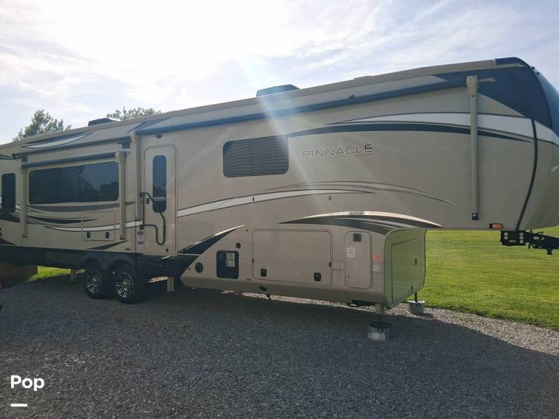 2023 Jayco Pinnacle 36FBTS, $ 60,000