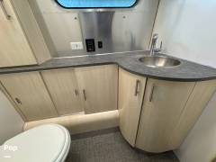 2021 Airstream Flying Cloud 30RB, $ 69,000