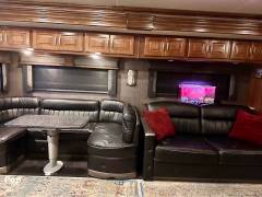 2014 Fleetwood Discovery 40G, $ 111,999