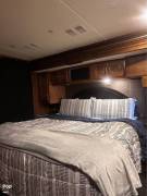 2014 Fleetwood Discovery 40G, $ 111,999