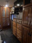 2014 Fleetwood Discovery 40G, $ 111,999