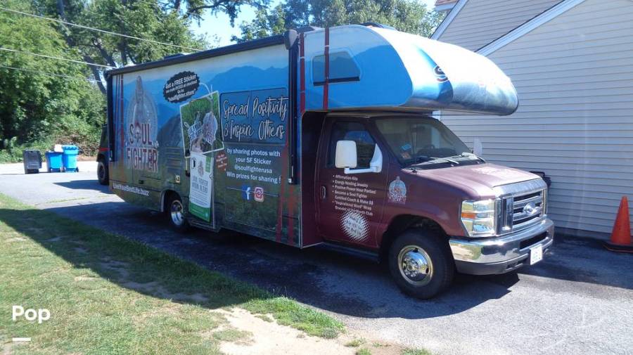 2018 Thor Motor Coach Chateau 26B, $ 55,000