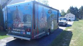 2018 Thor Motor Coach Chateau 26B, $ 55,000