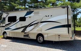 2015 Thor Motor Coach A.C.E. 29.3, $ 44,000