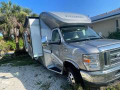 2018 Winnebago Cambria 30J, $ 64,800