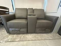 2022 Palomino Columbus C-SERIES 299RLC, $ 60,000