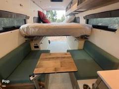 2020 Outside Vans Fusion 170 4x4, $ 169,000