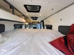 2020 Outside Vans Fusion 170 4x4, $ 169,000