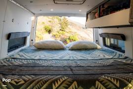 2020 Outside Vans Fusion 170 4x4, $ 169,000