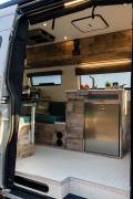 2020 Outside Vans Fusion 170 4x4, $ 169,000