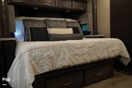 2023 Thor Motor Coach Aria 4000, $ 255,000