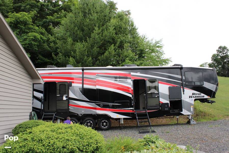 2020 Heartland Road Warrior RW 413, $ 61,950