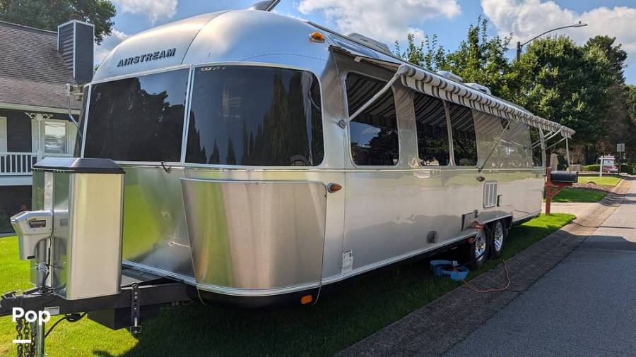 2018 Airstream Classic 30RB, $ 87,300