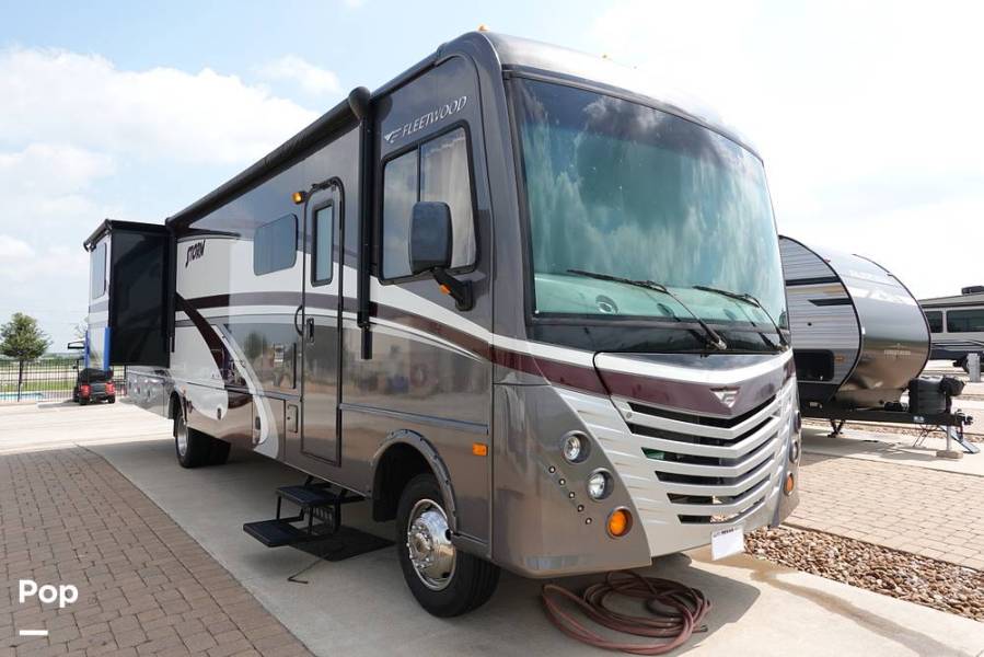 2016 Fleetwood Storm 35SK, $ 60,000