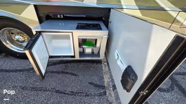 2016 Winnebago Grand Tour 42HL, $ 199,900