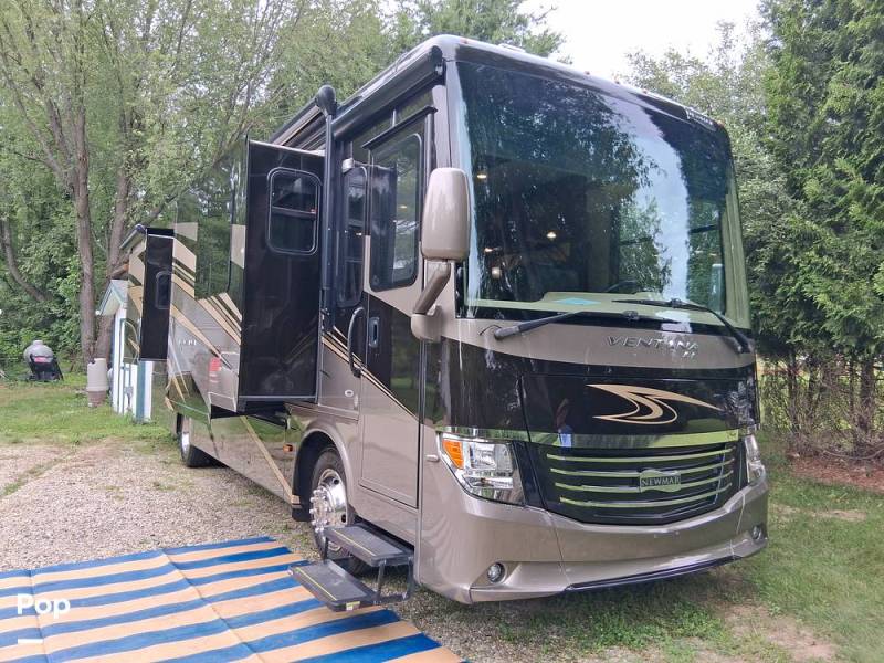 2016 Newmar Ventana LE 3436, $ 135,000