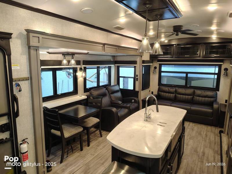 2022 Jayco Pinnacle 36SSWS, $ 54,500
