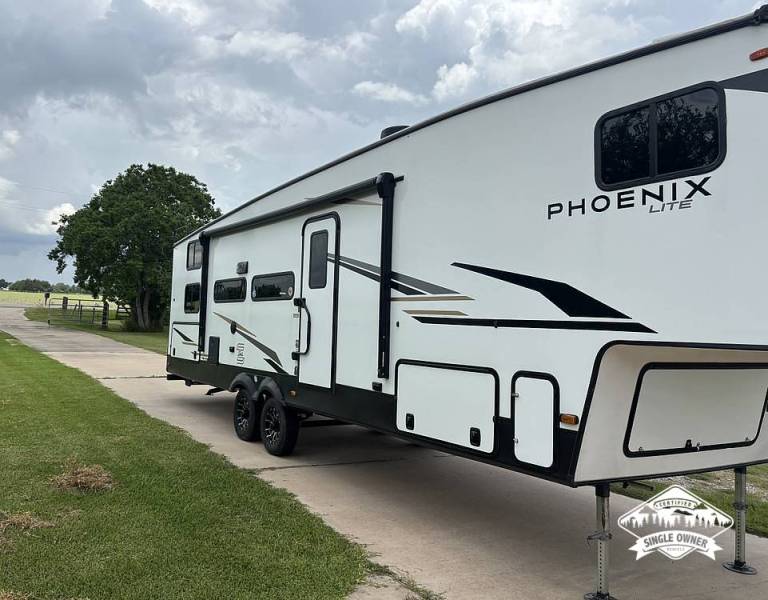 2025 Shasta Phoenix Lite 274BH, $ 54,000