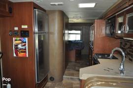 2016 Thor Motor Coach Chateau 31W, $ 44,450