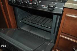 2016 Thor Motor Coach Chateau 31W, $ 44,450