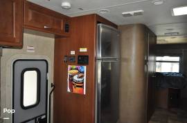 2016 Thor Motor Coach Chateau 31W, $ 44,450