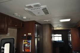 2016 Thor Motor Coach Chateau 31W, $ 44,450