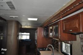 2016 Thor Motor Coach Chateau 31W, $ 44,450