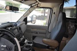 2016 Thor Motor Coach Chateau 31W, $ 44,450