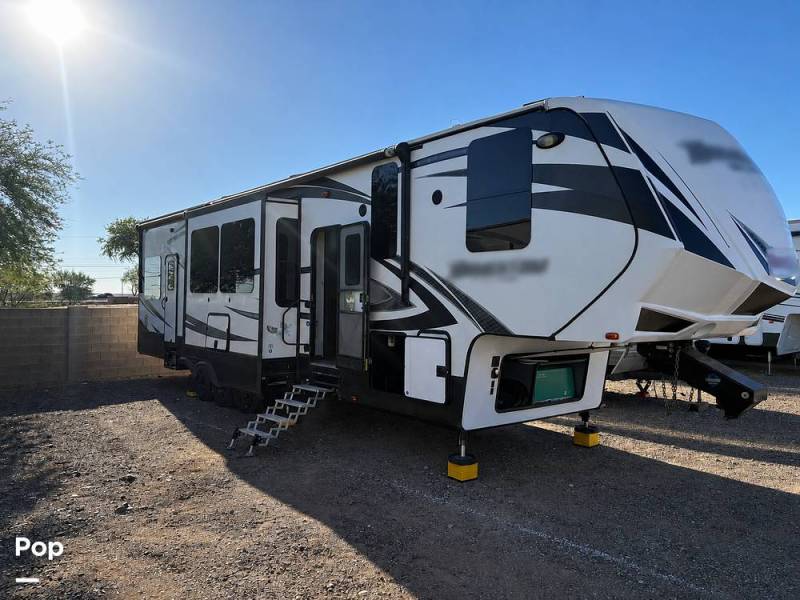 2015 Grand Design Momentum 388M, $ 35,000